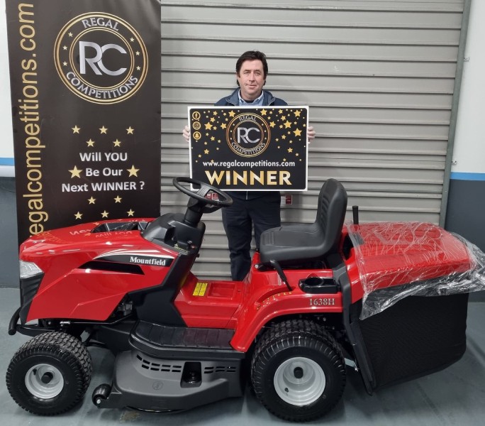 JOHN DURRIGAN FROM COUNTY LOUTH-WINNER OF BRAND NEW RIDE ON MOUNTFIELD MOWER