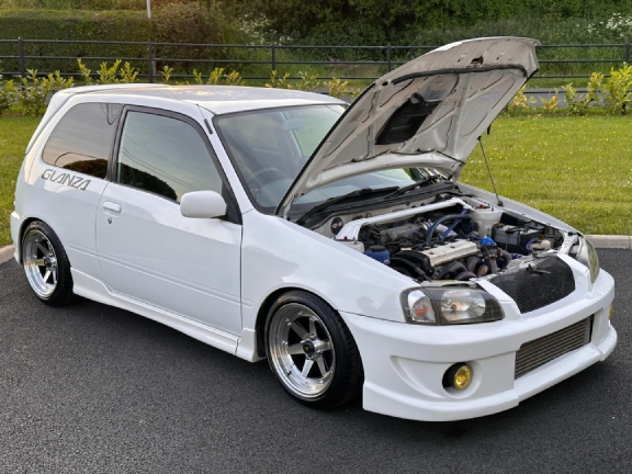 WHITE TOYOTA GLANZA V