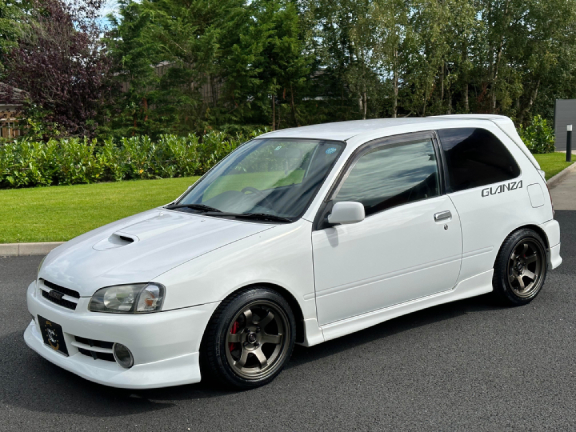 1996 WHITE TOYOTA GLANZA V FOR £4.99
